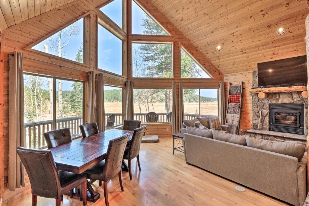 Deluxe Cabin with Game Room, Natl Parks Nearby!